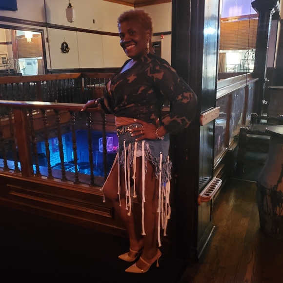 SHORT SHORTS!! - Picture 2 of 2